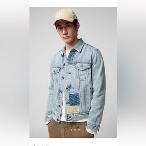 Levi’s trucker jacket